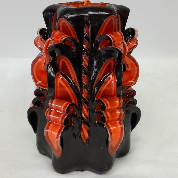 Handcrafted candle with hand carved twisted ripple design - Picture 2 of 7